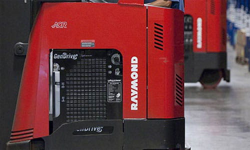 Warehouse productivity is improved with the integration of hydrogen fuel cells into Raymond lift trucks.