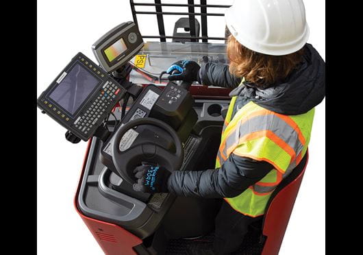 Raymond 8910 End Rider Pallet Truck Raymond 8910 End Rider Pallet Truck, operator, truck display