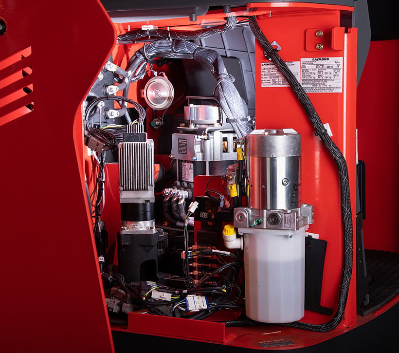 Raymond 8910 End Rider Pallet Truck, Engine block