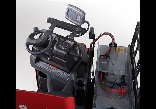 Raymond 8910 End Rider Pallet Truck Raymond 8910 End Rider Pallet Truck, Roomy operator compartment