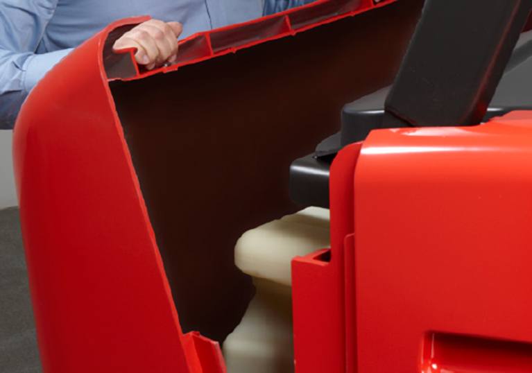 Raymond 9000 Series Swing Reach Truck Easy Cover removal