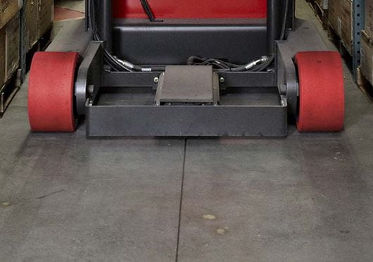 Raymond 9000 Series Swing Reach Truck Wire Guidance Feature