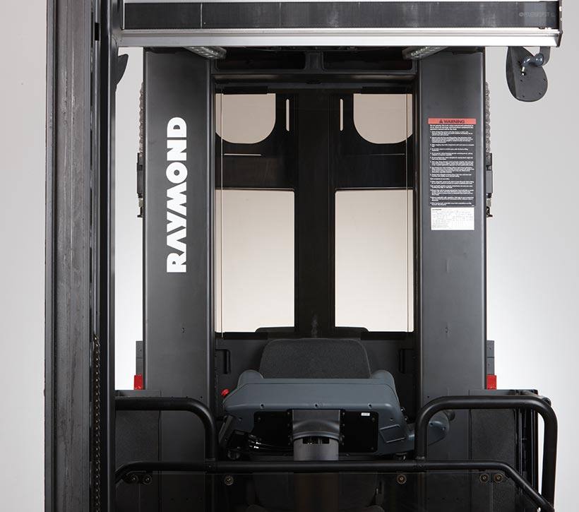 Raymond 9800 Swing-Reach Truck